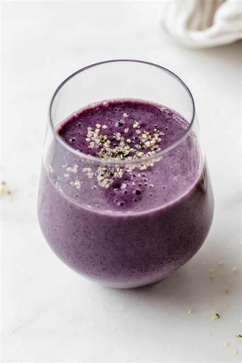 blueberry-avocado-smoothie-choosing-chia image