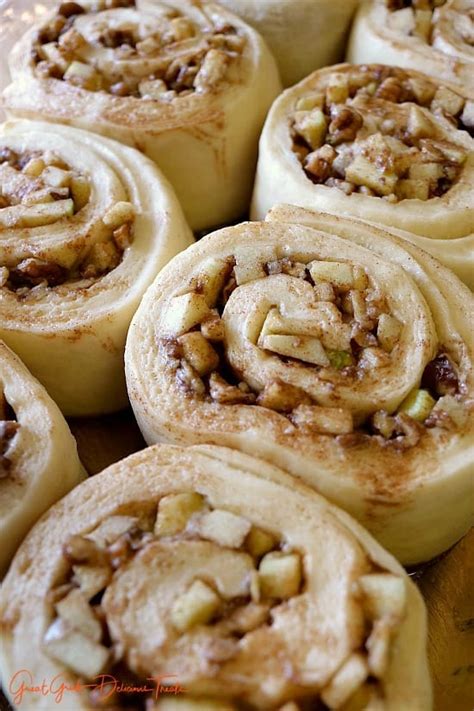 homemade-apple-pecan-cinnamon-rolls-great-grub image
