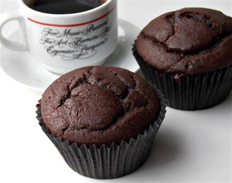 cleo-coyle-recipescom-chocolate-ricotta-muffins-an image