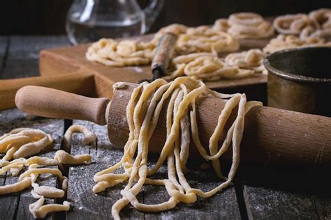 pici-allaglione-pasta-with-garlic-sauce-recipe-eataly image
