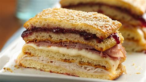 crescent-cristo-sandwich-loaf-recipe-pillsburycom image