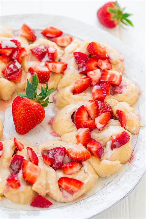 strawberry-lemon-crescent-ring-averie-cooks image
