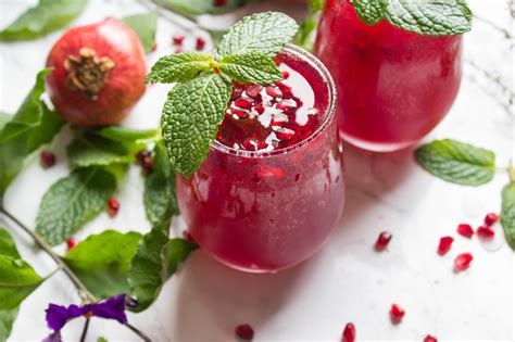 sparkling-pomegranate-raspberry-lemonade-vodka image