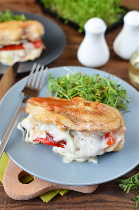 red-pepper-and-mozzarella-stuffed-chicken-cookme image