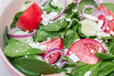 greek-spinach-salad-unpacked image