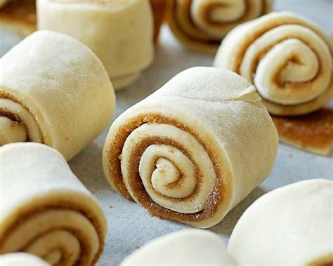 best-mini-cinnamon-rolls-in-just-90-minutes-lil-luna image