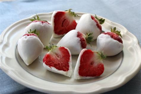 frozen-yogurt-covered-strawberries-chatelaine image