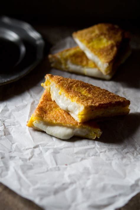 mozzarella-in-carrozza-fried-mozzarella-sandwiches image