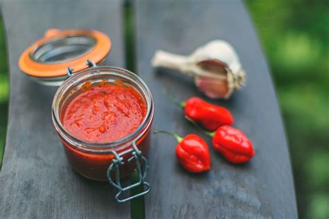 how-to-add-chili-sauce-to-both-asian-and-western-cooking image