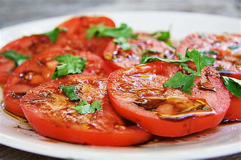 fresh-tomatoes-with-balsamic-vinegar-the-messy-baker image