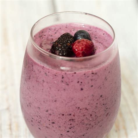berry-vanilla-smoothie-by-the-redhead-baker image