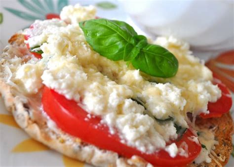 tomato-sandwich image