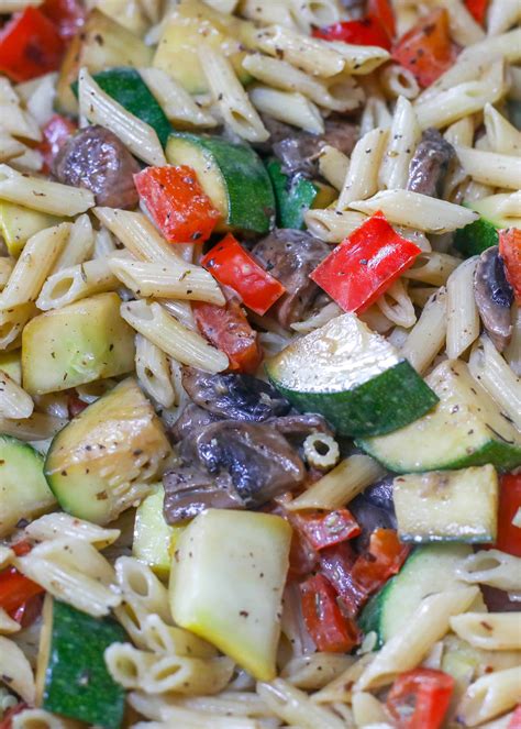 20-minute-creamy-pasta-with-vegetables-barefeet-in image