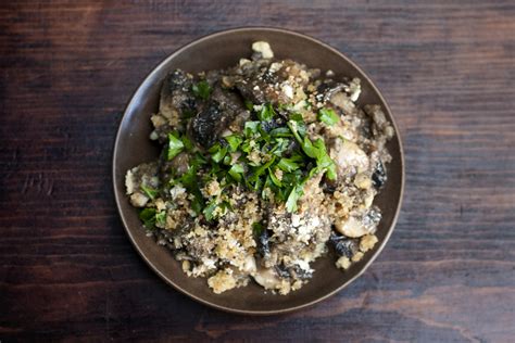 garlic-mushrooms-with-toasted-breadcrumbs-ceres image