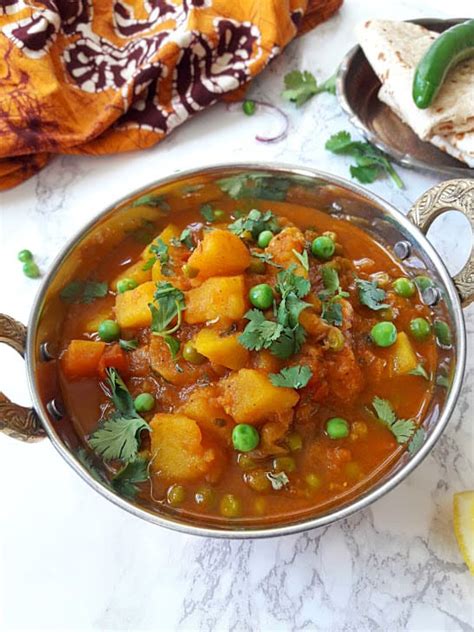 instant-pot-aloo-matar-indian-potato-and-peas-curry image