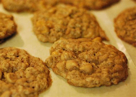 oatmeal-heath-bar-cookies-recipe-414-calories image