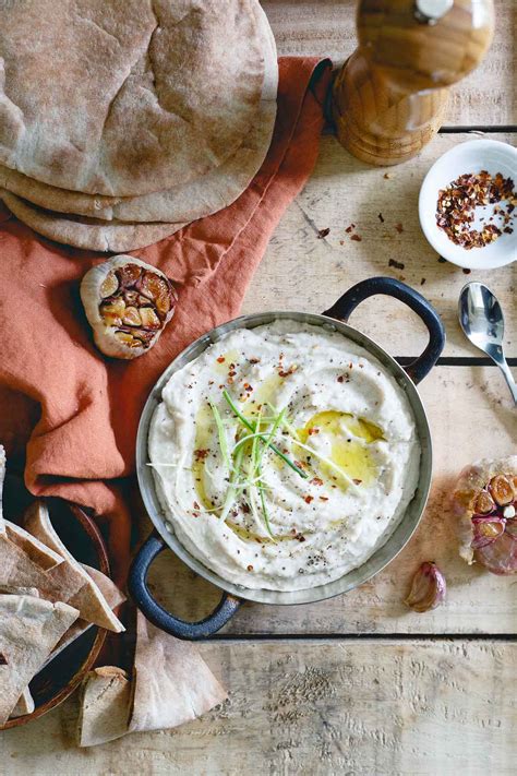 roasted-garlic-white-bean-dip-made-with-cottage-cheese image