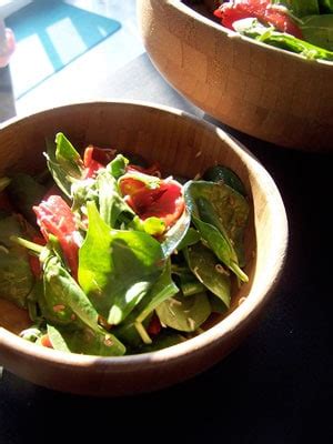 roasted-red-pepper-and-spinach-salad-greenlitebites image