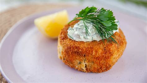 salmon-cakes-with-tangy-tartare-seafood-experts image