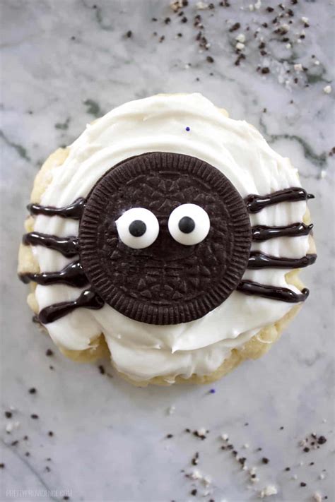 cute-and-easy-spider-halloween-cookies-by-pretty image