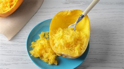spaghetti-squash-nutrition-facts-calories-carbs-and-uses image