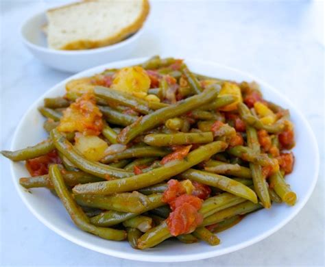 authentic-greek-green-beans-fasolakia-lathera-olive image