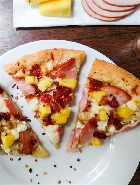 hawaiian-pizza-recipe-with-pineapple-and-ham-on image