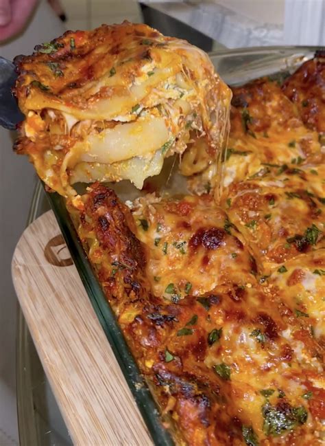 4-cheese-lasagna-with-meat-sauce-everything image