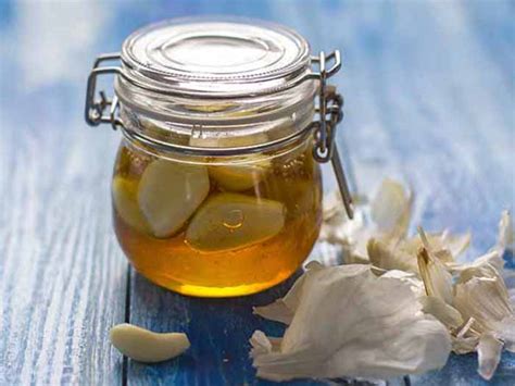 garlic-and-honey-recipe-benefits-uses-organic-facts image