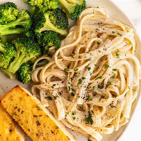 quick-and-easy-fettuccine-alfredo-for-one-baking-mischief image
