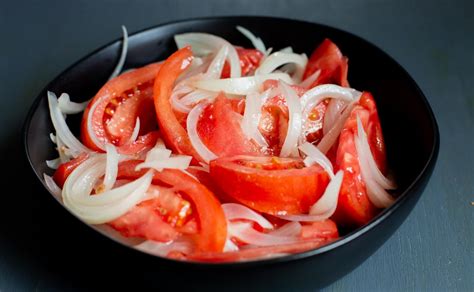 ensalada-chilena-tomatoes-and-onions-pilars-chilean image