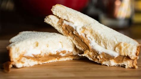 peanut-butter-and-mayo-sandwich-we-tried-it-so-you image
