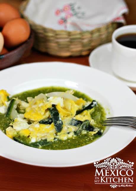 pan-scrambled-eggs-with-green-salsa-mexican image
