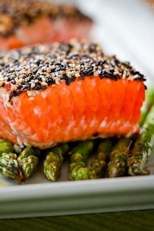 19-delicious-dinners-you-can-make-with-salmon-fillets image