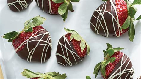 chocolate-dipped-strawberries-safeway image