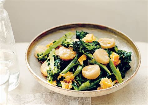 pan-fried-scallops-with-broccoli-recipe-lovefoodcom image