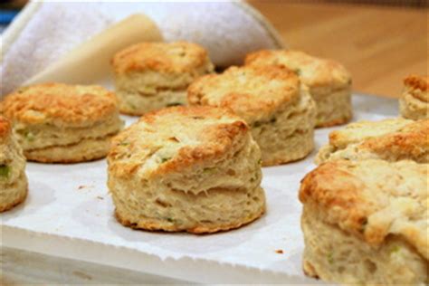 sour-cream-and-green-onion-biscuits-baking-bites image