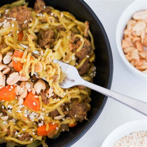 noodle-beef-chow-mein-family-dinner-bake-play image