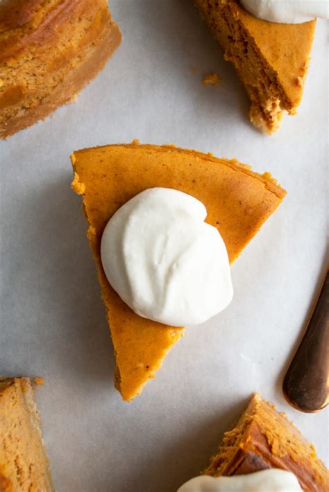pumpkin-cheesecake-with-shortbread-crust-brandy image