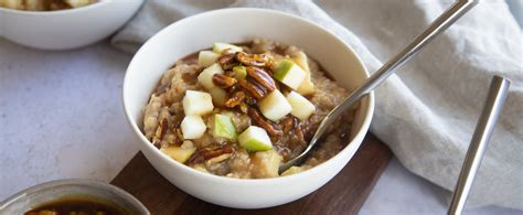 salted-caramel-apple-pecan-oatmeal-recipe-quaker-oats image