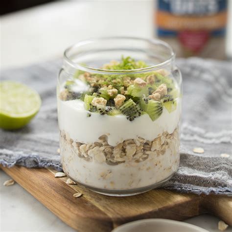 kiwi-lime-pie-overnight-oats-recipe-quaker-oats image