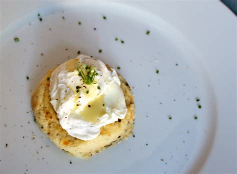 cheesy-cauliflower-grits-with-a-poached-egg-epicures-table image