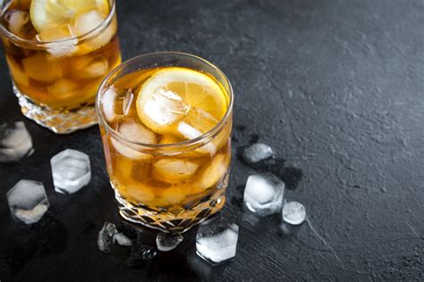 easy-bourbon-sweet-tea-recipe-with-limoncello-the image