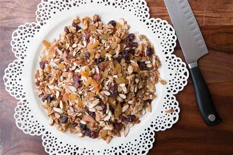 homemade-trail-mix-recipe-with-dry-fruits-by image
