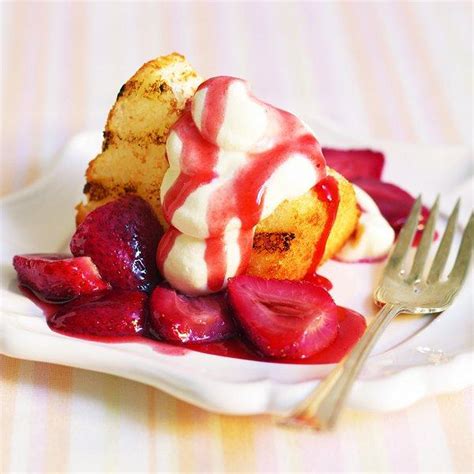 strawberry-rhubarb-sauce-chatelaine image