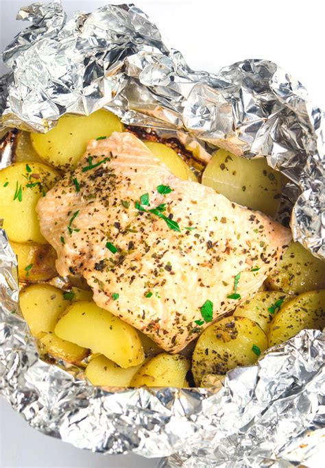 garlic-herb-salmon-foil-packets-with-potatoes-paleo image