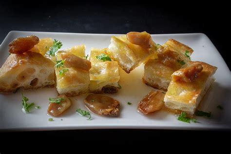 oven-roasted-garlic-appetizer image