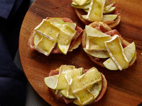 baked-prosciutto-and-brie-with-apple-butter-cooking image