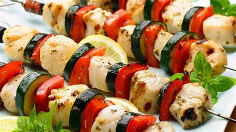 scallop-zucchini-and-pepper-skewers-thrifty-foods image