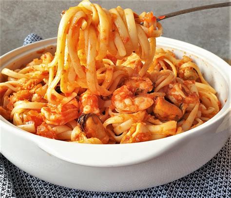 easy-pasta-pescatore-seafood-pasta-foodle-club image